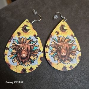 ❤️3/$15 Sunflower Cow Wooden Teardrop Dangle Earrings
